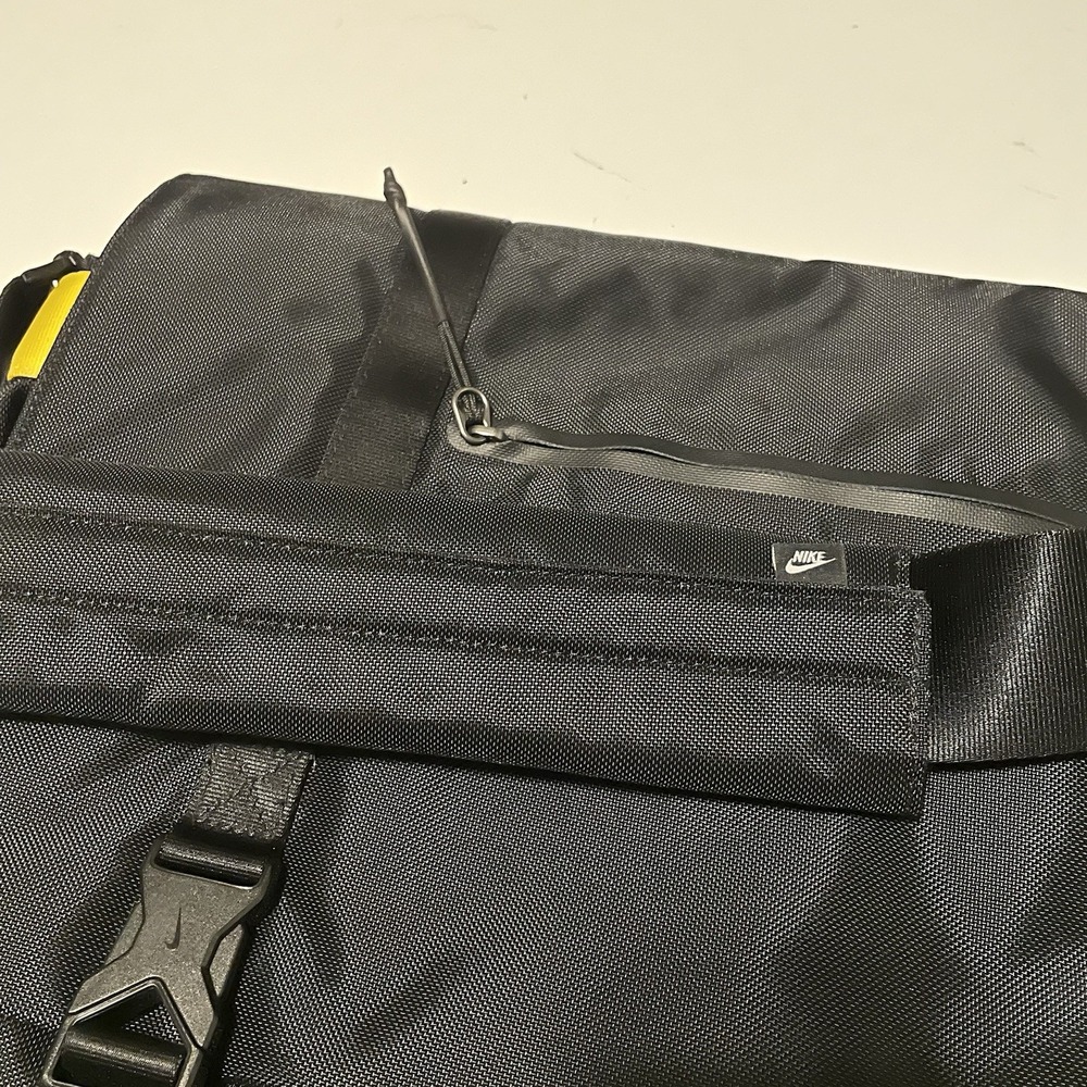 NIKE Eugene Messenger Laptop Bag Premium Elite Black Yellow Swoosh Unisex 17" - Picture 4 of 9